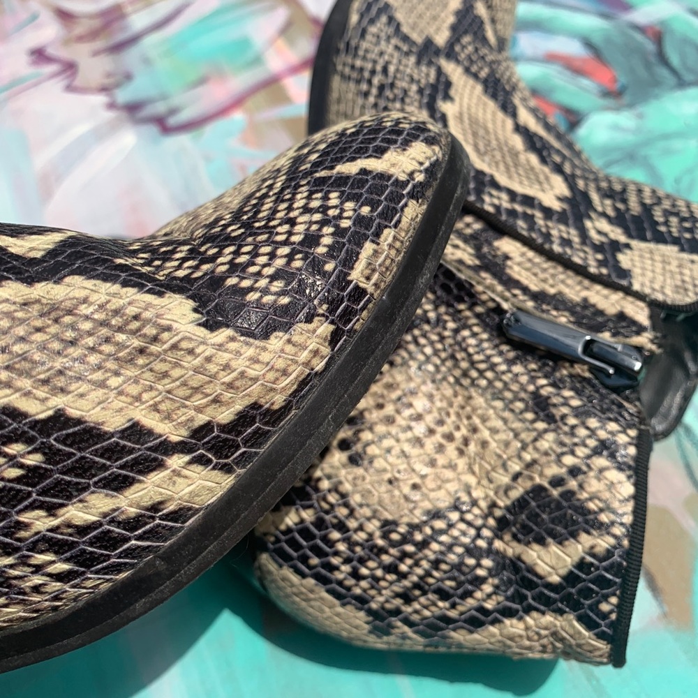 SAM EDELMAN snakeskin snake print ankle booties boots size 8 leather embossed - Picture 7 of 12